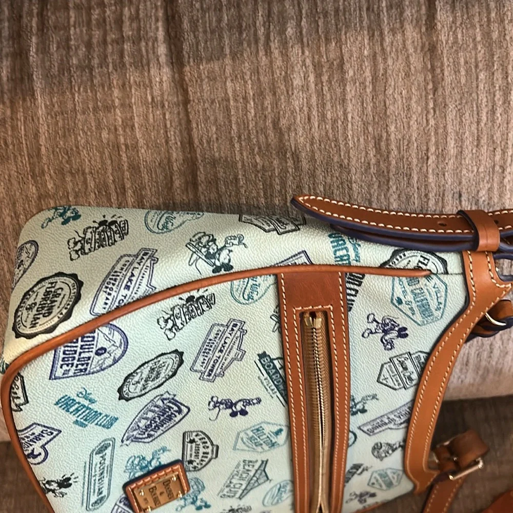Dooney & Bourke Disney Vacation Club exclusive bag turquoise trimmed in rawhide - Picture 6 of 11